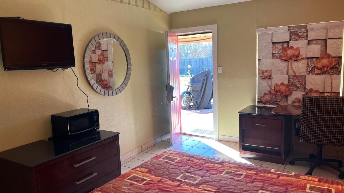 Budget Inn Greenville - image 2