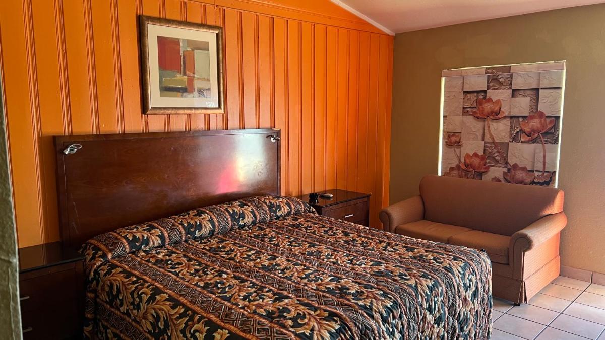 Budget Inn Greenville - image 5