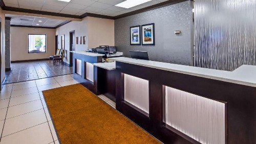 Best Western Greenville Airport - image 10