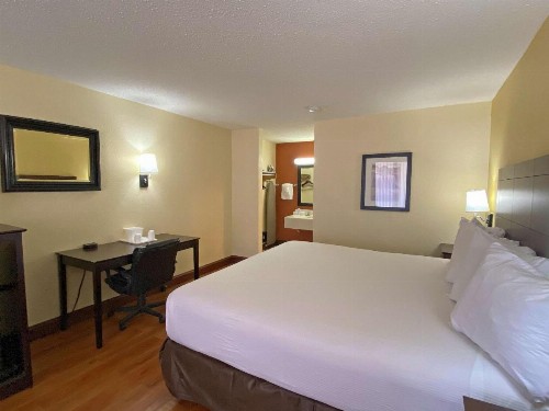Best Western Greenville Airport - image 12