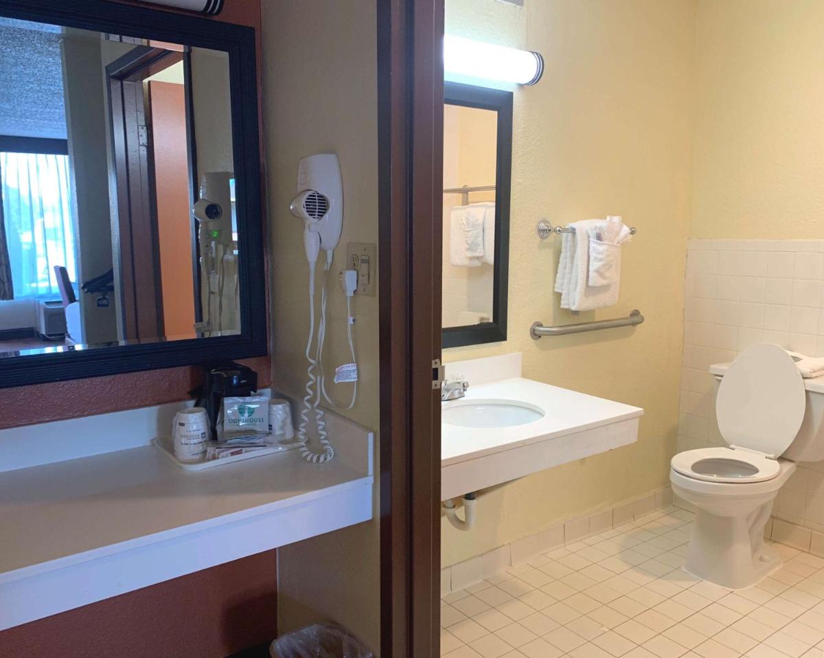 Best Western Greenville Airport - image 2