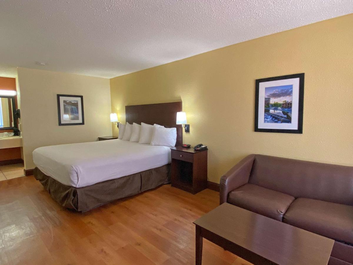 Best Western Greenville Airport - image 3