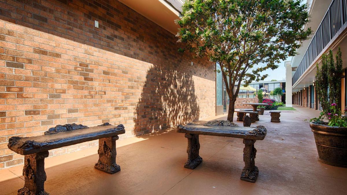 Best Western Greenville Airport - image 4