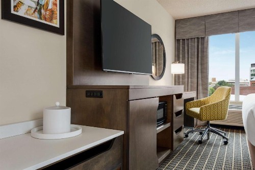 Hampton Inn & Suites Greenville-Downtown-Riverplace - image 22