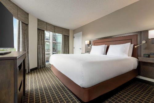 Hampton Inn & Suites Greenville-Downtown-Riverplace - image 37