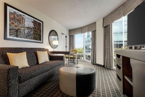 Hampton Inn & Suites Greenville-Downtown-Riverplace - image 38