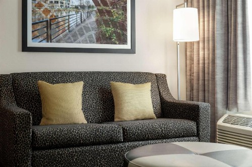 Hampton Inn & Suites Greenville-Downtown-Riverplace - image 42