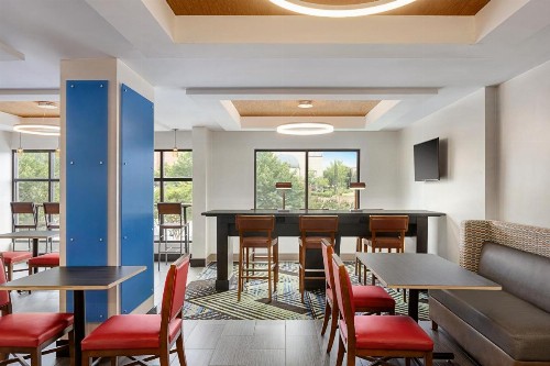 Holiday Inn Express Hotel & Suites Greenville-Downtown an IHG Hotel - image 16