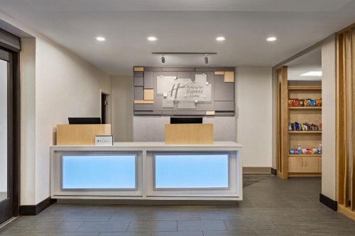 Holiday Inn Express Hotel & Suites Greenville-Downtown an IHG Hotel - image 4