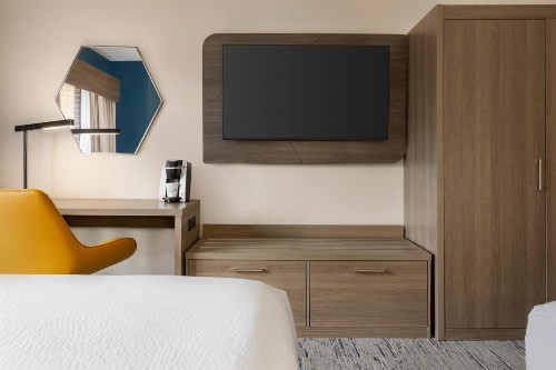 Holiday Inn Express Hotel & Suites Greenville-Downtown an IHG Hotel - image 6