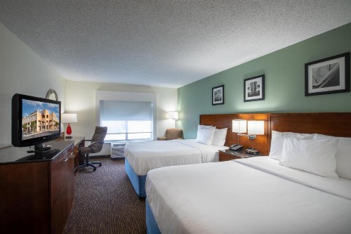 Days Inn by Wyndham Greenville - image 12