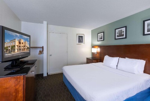 Days Inn by Wyndham Greenville - image 23