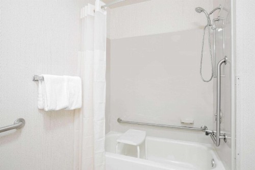 Days Inn by Wyndham Greenville - image 29