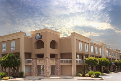 Days Inn by Wyndham Greenville - image 3