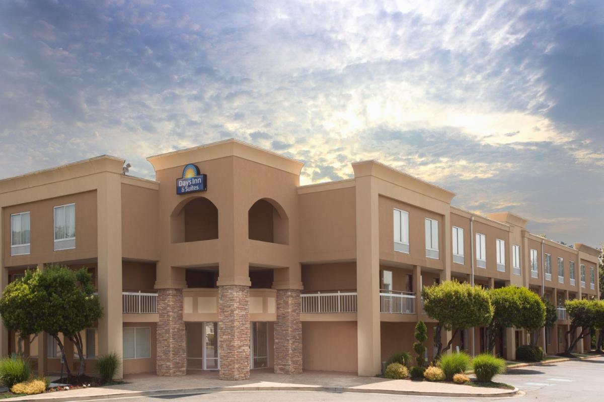 Days Inn by Wyndham Greenville - image 3