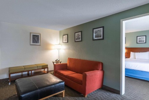 Days Inn by Wyndham Greenville - image 7