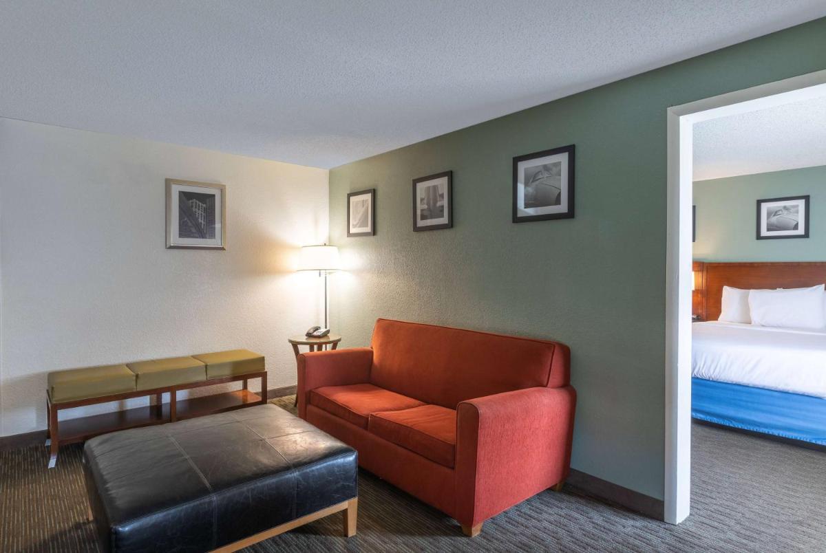 Days Inn by Wyndham Greenville - image 7