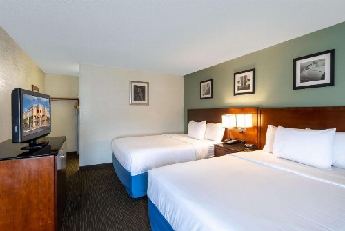 Days Inn by Wyndham Greenville - image 9