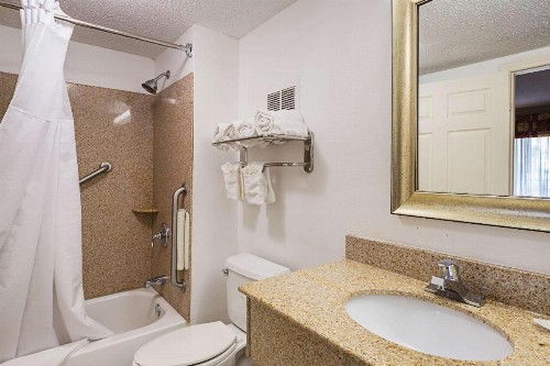 Quality Inn & Suites Greenville - Haywood Mall - image 37