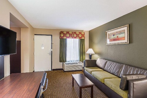 Quality Inn & Suites Greenville - Haywood Mall - image 38