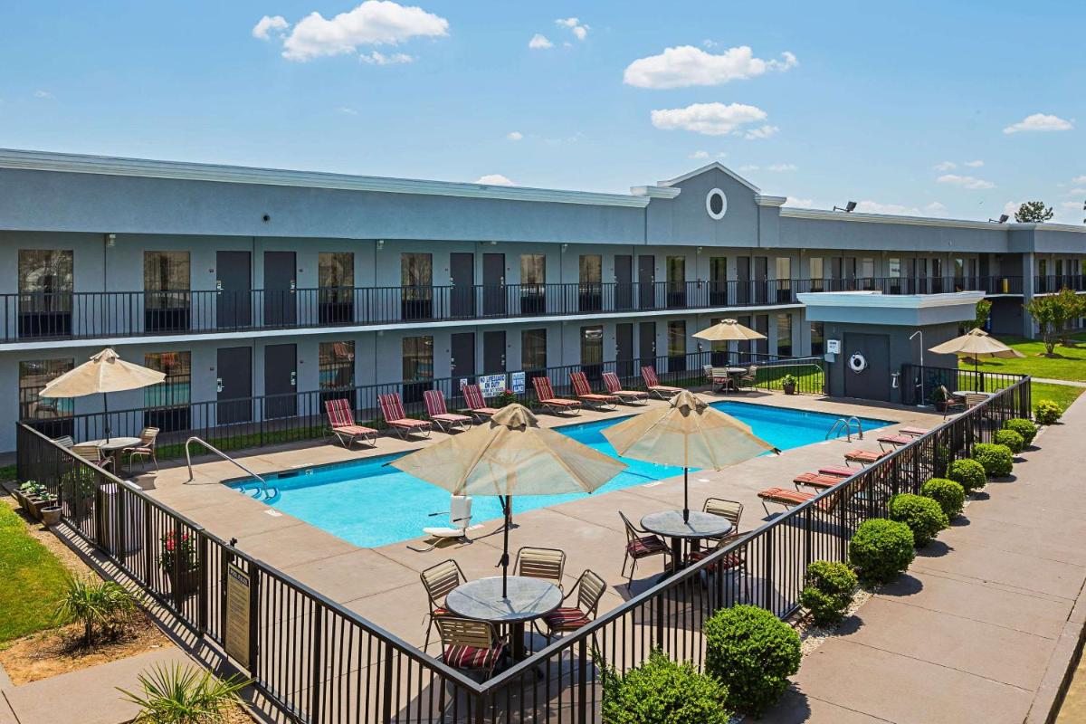 Quality Inn & Suites Greenville - Haywood Mall - image 6