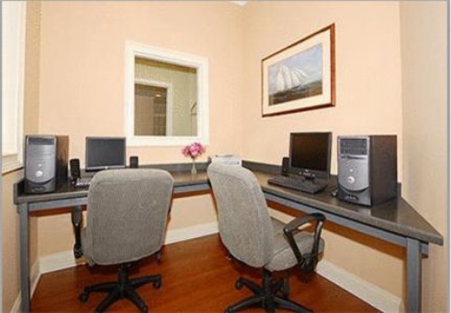 Greenville Inn & Suites - image 8