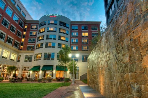 Courtyard Greenville Downtown - image 43