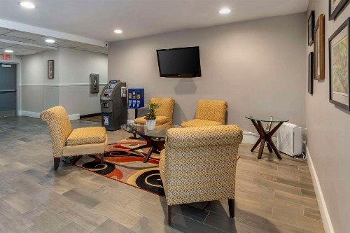 Econo Lodge Inn and Suites Greenville - image 11