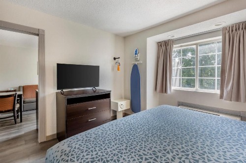 Econo Lodge Inn and Suites Greenville - image 12