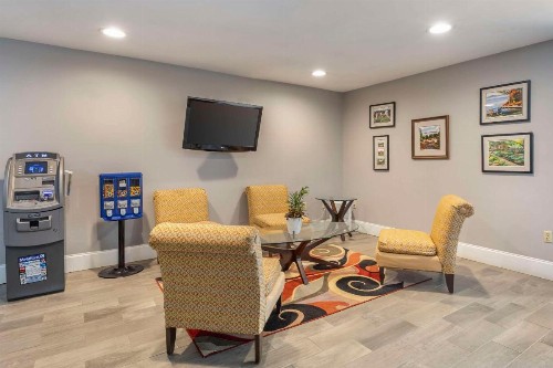 Econo Lodge Inn and Suites Greenville - image 18