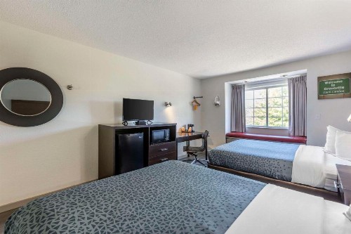 Econo Lodge Inn and Suites Greenville - image 19