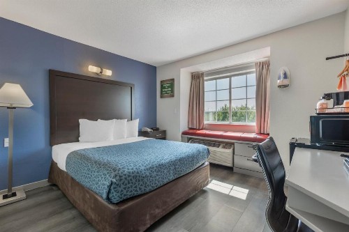 Econo Lodge Inn and Suites Greenville - image 21