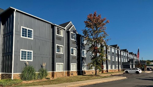 Econo Lodge Inn and Suites Greenville - image 4