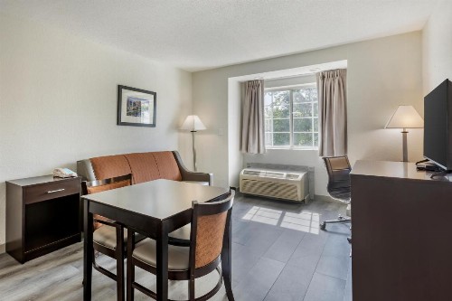 Econo Lodge Inn and Suites Greenville - image 45