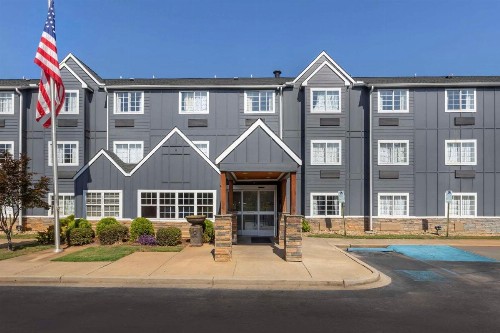 Econo Lodge Inn and Suites Greenville - image 47