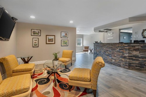 Econo Lodge Inn and Suites Greenville - image 6