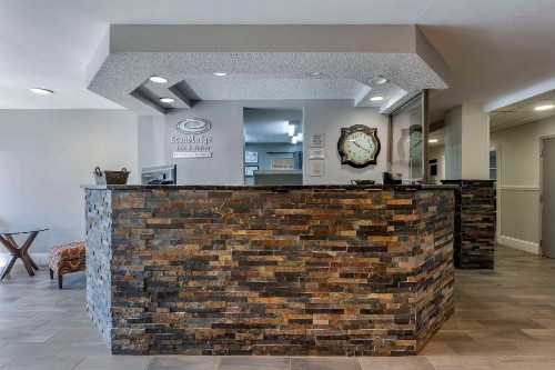 Econo Lodge Inn and Suites Greenville - image 8