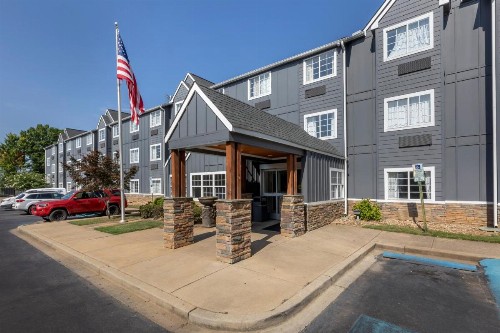 Econo Lodge Inn and Suites Greenville - image 9