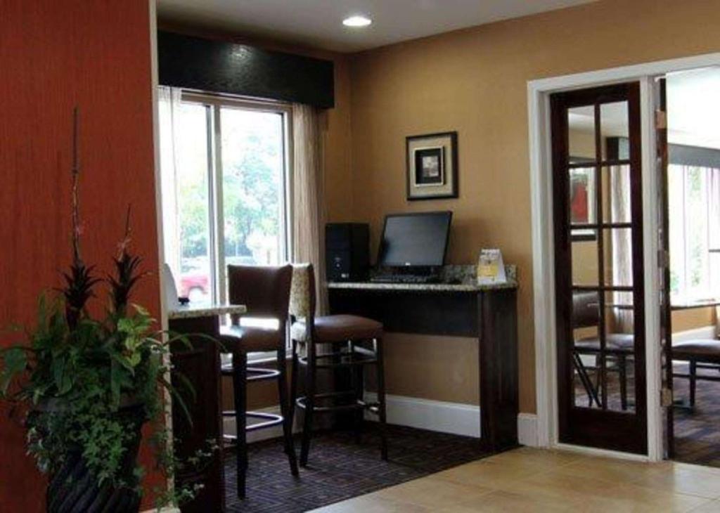 Quality Inn & Suites Greenville - image 6
