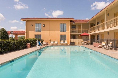 Baymont by Wyndham Greenville Woodruff Rd - image 3