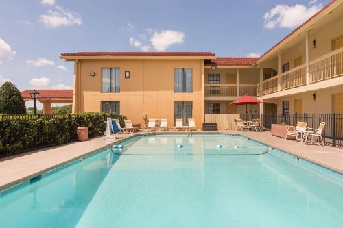 Baymont by Wyndham Greenville Woodruff Rd - image 39