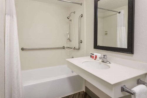 Baymont by Wyndham Greenville Woodruff Rd - image 43