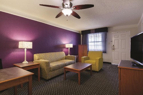 Baymont by Wyndham Greenville Woodruff Rd - image 8