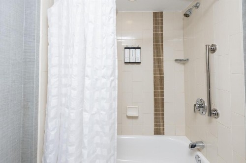 Hyatt Place Greenville/Haywood - image 17