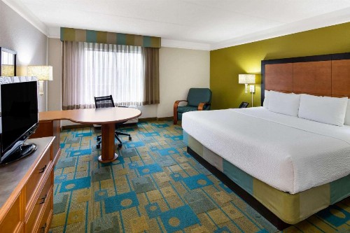 La Quinta by Wyndham Greenville Haywood - image 10