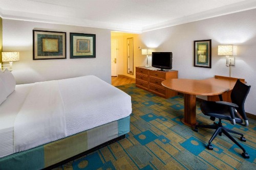La Quinta by Wyndham Greenville Haywood - image 14