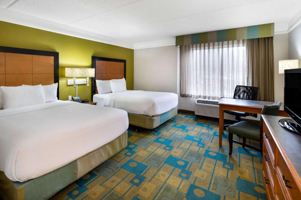 La Quinta by Wyndham Greenville Haywood - image 2