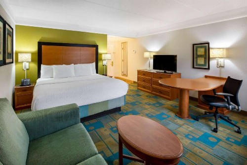 La Quinta by Wyndham Greenville Haywood - image 23