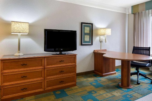 La Quinta by Wyndham Greenville Haywood - image 24