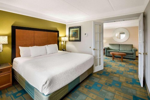 La Quinta by Wyndham Greenville Haywood - image 28